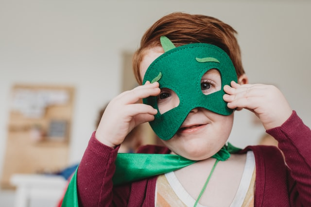  A child wearing a mask