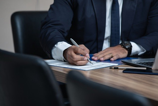 Nanda & Associate Lawyers Canada - A lawyer writing on a paper