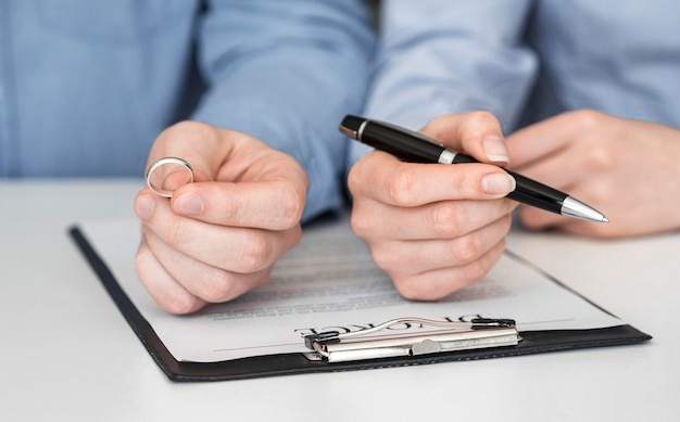 Nanda & Associate Lawyers Canada - couple-divorce