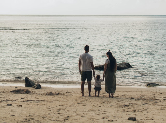 Nanda & Associate Lawyers Canada - Parents with their child on the beach