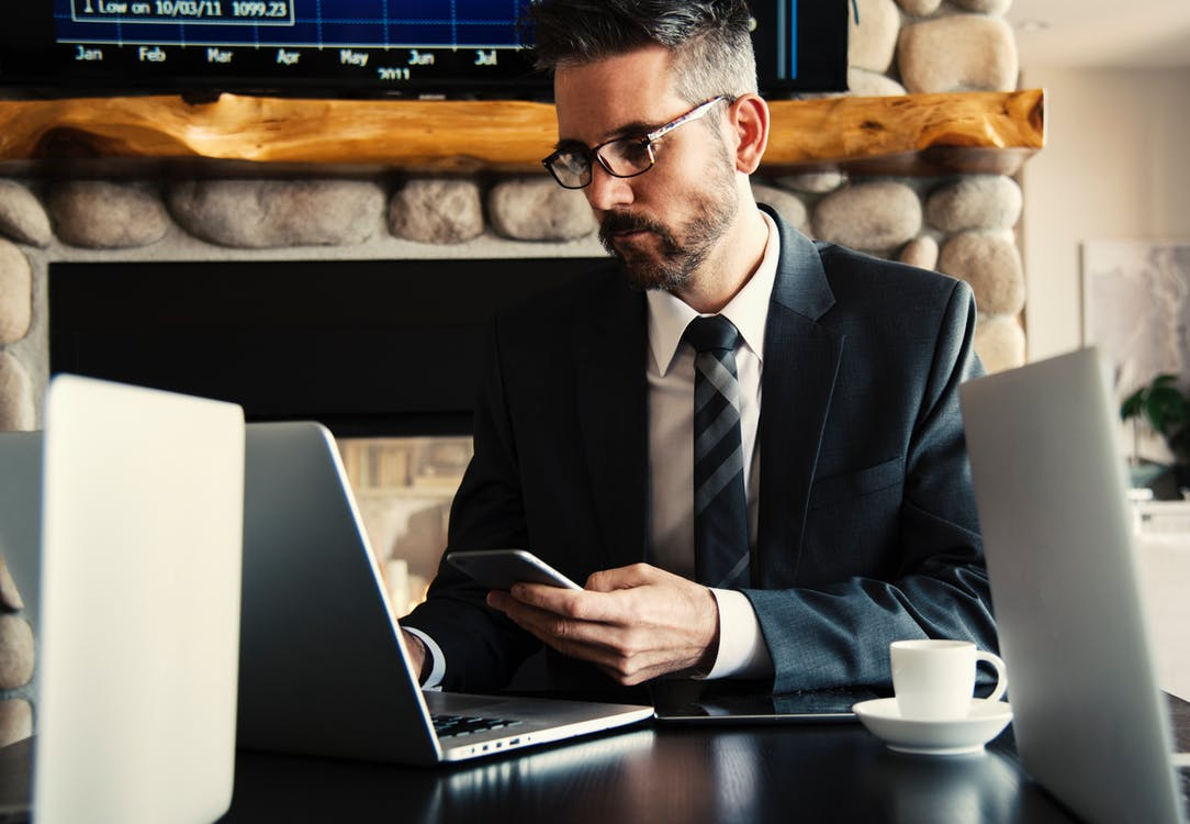Nanda & Associate Lawyers Canada - A real estate lawyer in an office