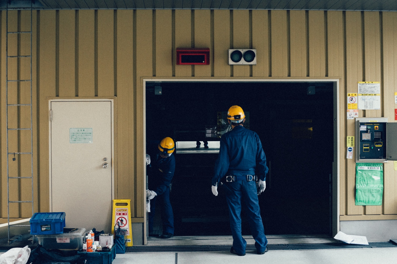 Nanda & Associate Lawyers Canada - Construction workers working