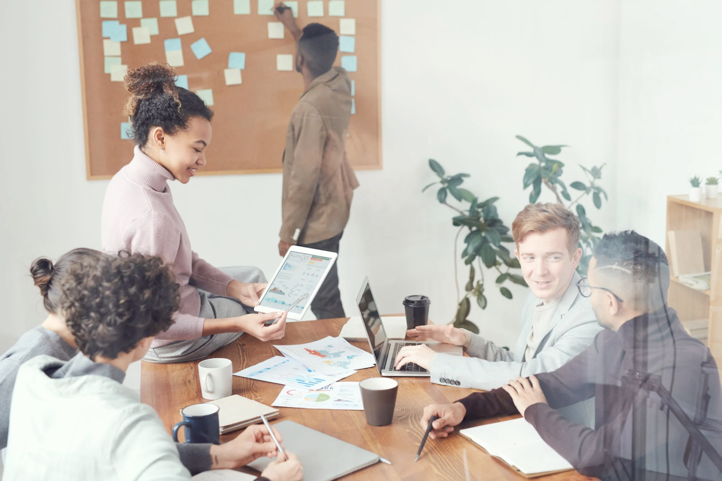 Nanda & Associate Lawyers Canada - An image of employees working in an office