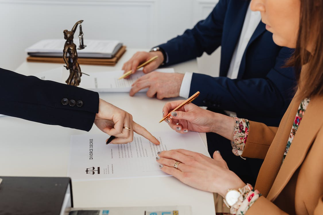Nanda & Associate Lawyers Canada - A couple with a divorce lawyer