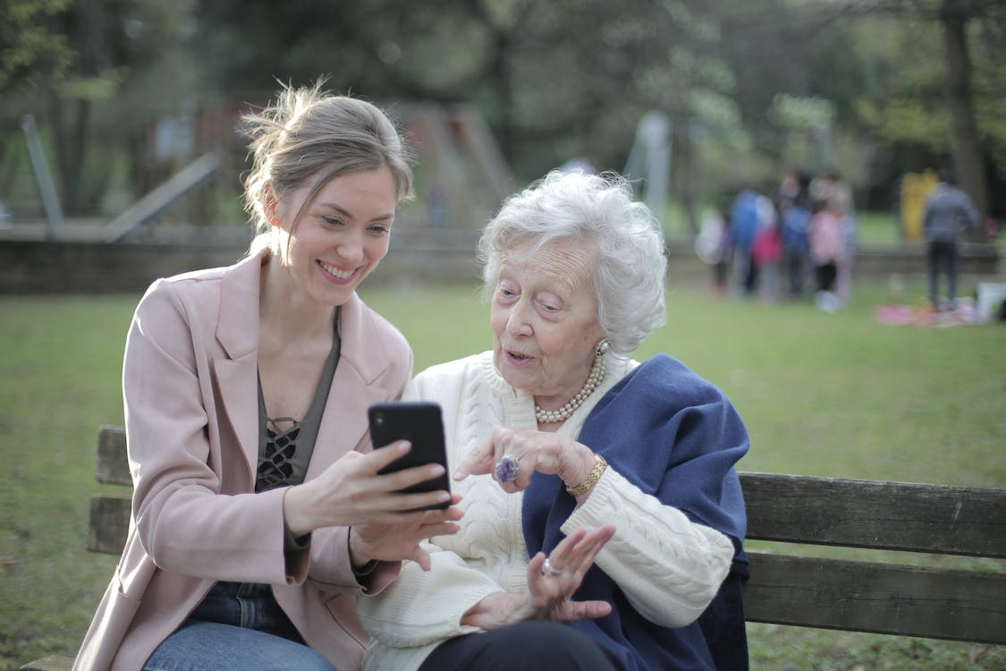Nanda & Associate Lawyers Canada - A mother and daughter looking at a phone