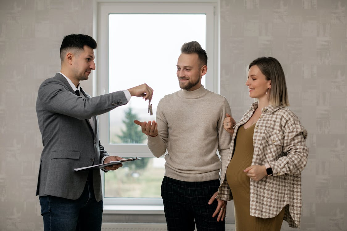 Nanda & Associate Lawyers Canada - A real estate lawyer handing over keys